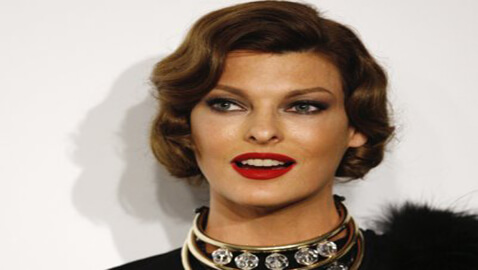 Linda Evangelista at Court as “a Mother not a Model”