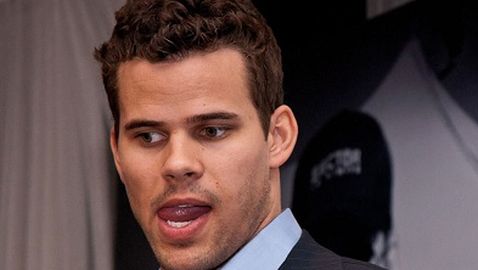 529d46f6_smush_Elite-Daily-Kris-Hump