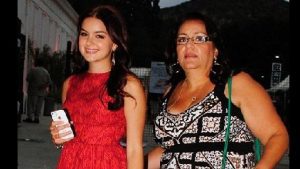Ariel Winter and mother