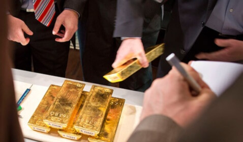 Gold-bars-being-piled-up--010