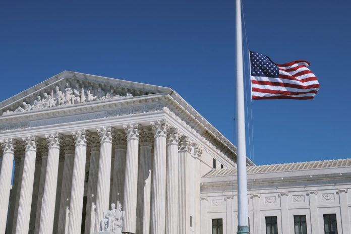 Washington,-,September,19,,2020:,Us,Supreme,Court,Flies,Usa