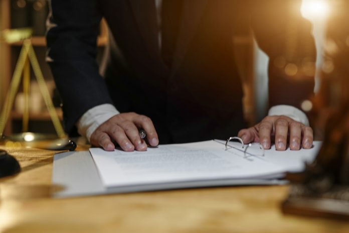 Lawyers,Or,Attorneys,Discussing,A,Contract,Agreement.,Successful,Businessmen,Have